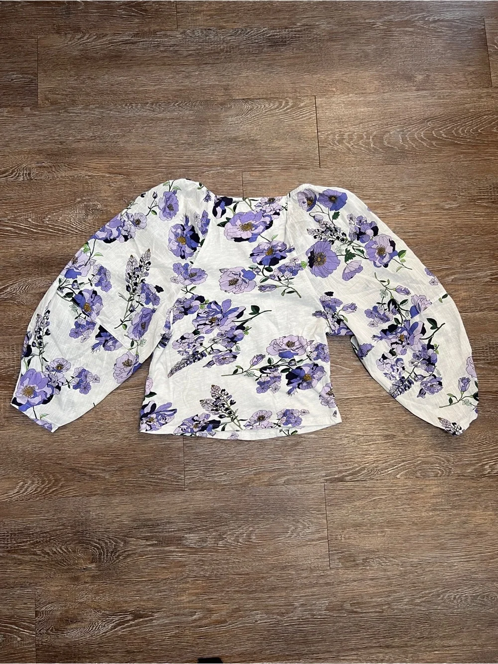 Anthropologie Floral Puff Sleeve Blouse White Purple V-Neck Crop | Size: M